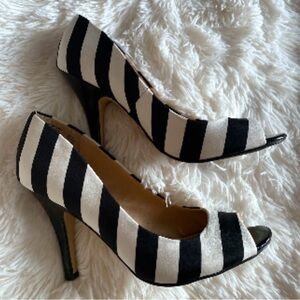 Fioni black and white striped peep-toe heels 6W